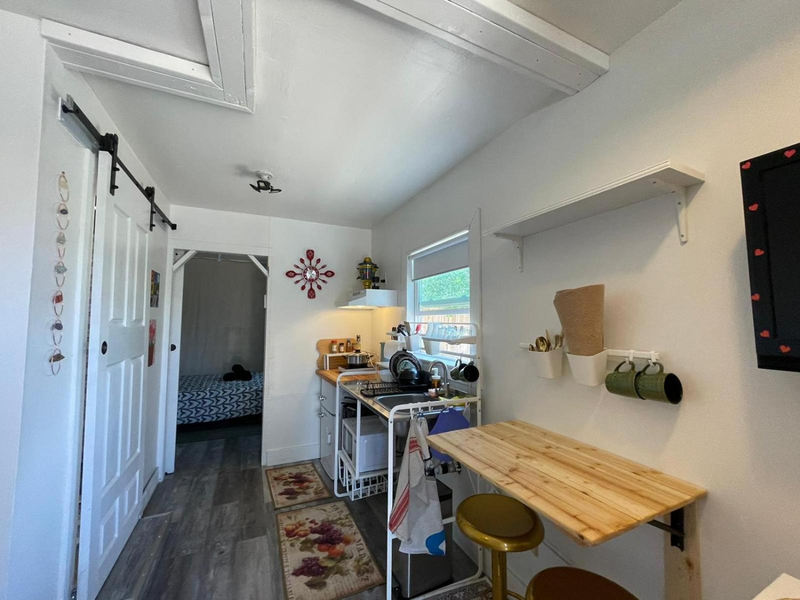Petite Guesthouse With Kitchenette And Private Bathroom بحيرة إيزابيلا المظهر الخارجي الصورة